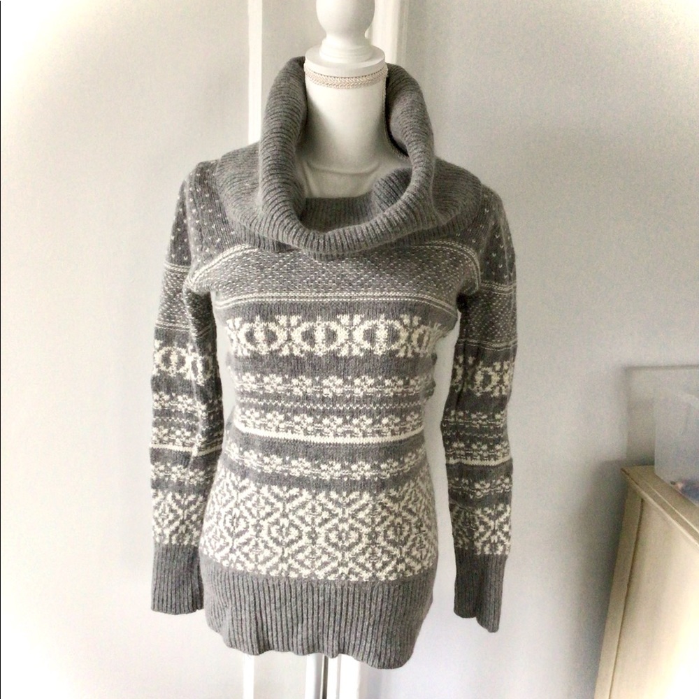 Neve Womens Cowl Neck Fair Island Sweater. NWT. Size S